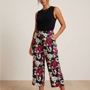 Chico's Black Label addition by Chico's Size 0 Cropped Floral Wide Leg Pants